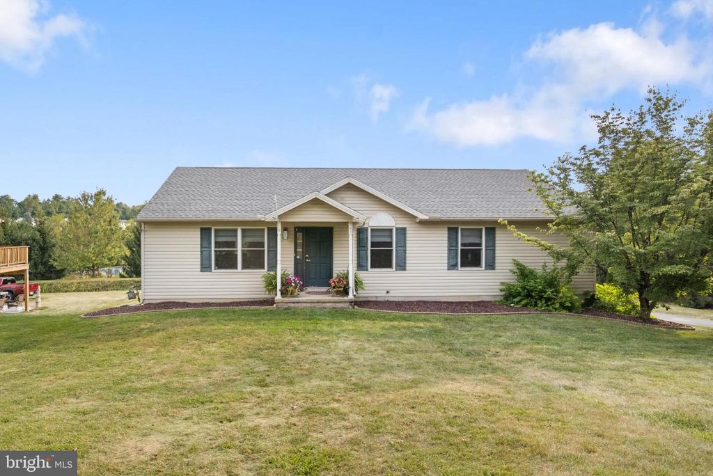 840 COUNTRY CLUB RD, Dallastown, PA 17313