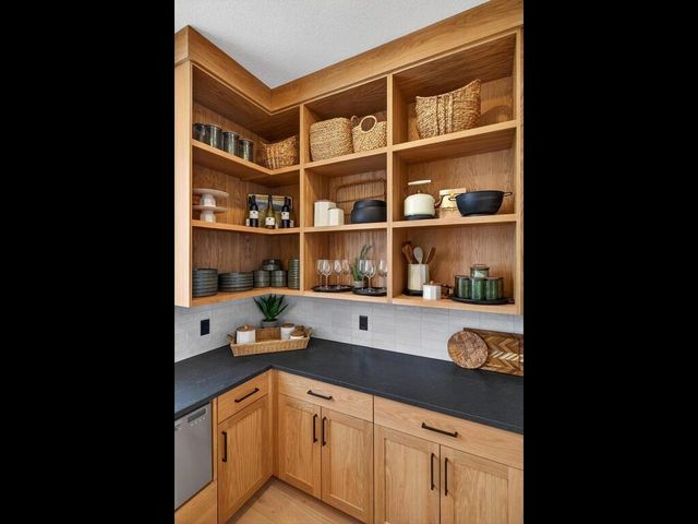 20081 Globe Drive, Lakeville, MN 55044