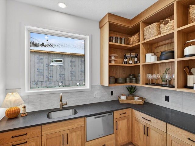 20081 Globe Drive, Lakeville, MN 55044