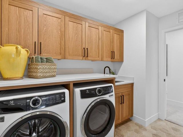 20081 Globe Drive, Lakeville, MN 55044