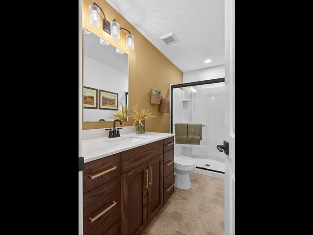 20081 Globe Drive, Lakeville, MN 55044