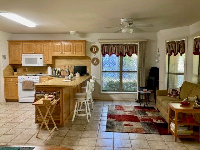 362 Meadow View Path, Holly Lake Ranch, TX 75765