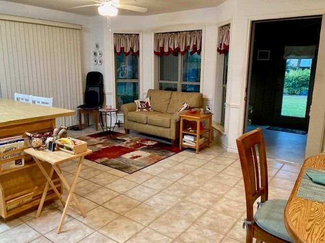 362 Meadow View Path, Holly Lake Ranch, TX 75765