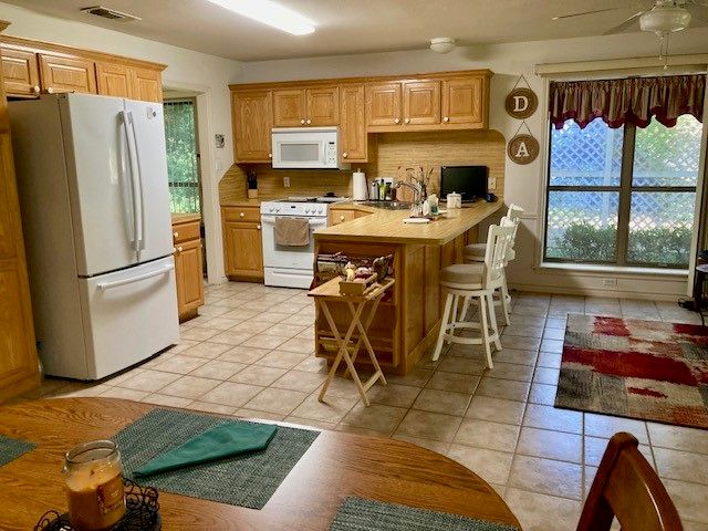 362 Meadow View Path, Holly Lake Ranch, TX 75765