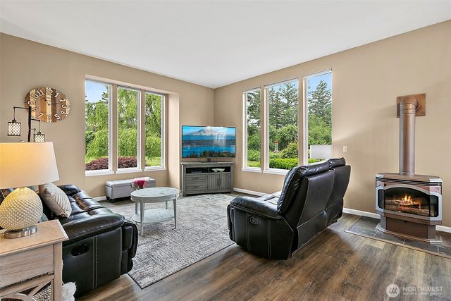 1340 Maloney Grove Avenue SE, North Bend, WA 98045