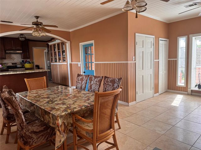 809 W Semands, Conroe, TX 77301