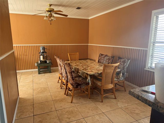 809 W Semands, Conroe, TX 77301