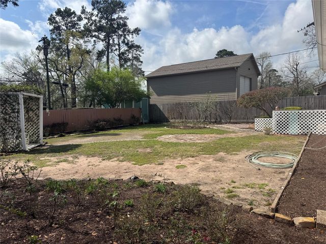 809 W Semands, Conroe, TX 77301