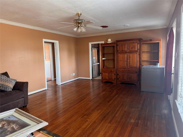 809 W Semands, Conroe, TX 77301