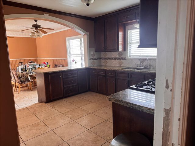 809 W Semands, Conroe, TX 77301