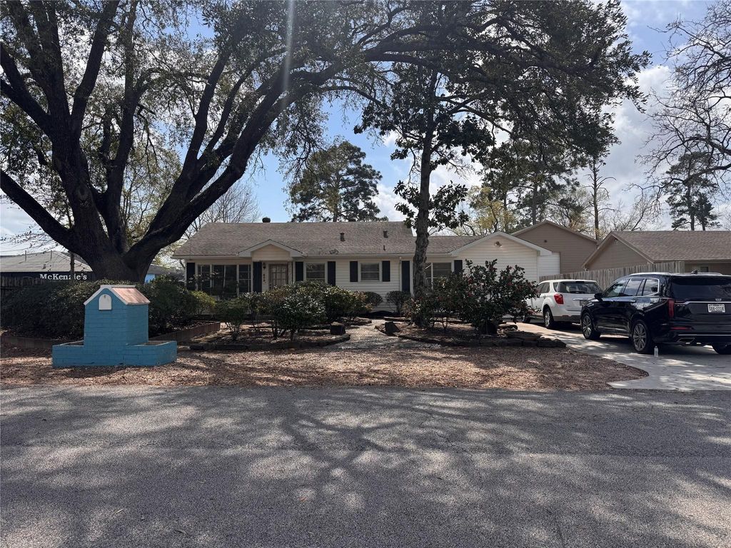 809 W Semands, Conroe, TX 77301