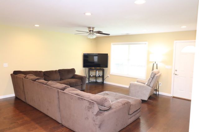 1000 Glasgow Branch Rd, Hartsville, TN 37074