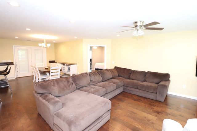 1000 Glasgow Branch Rd, Hartsville, TN 37074
