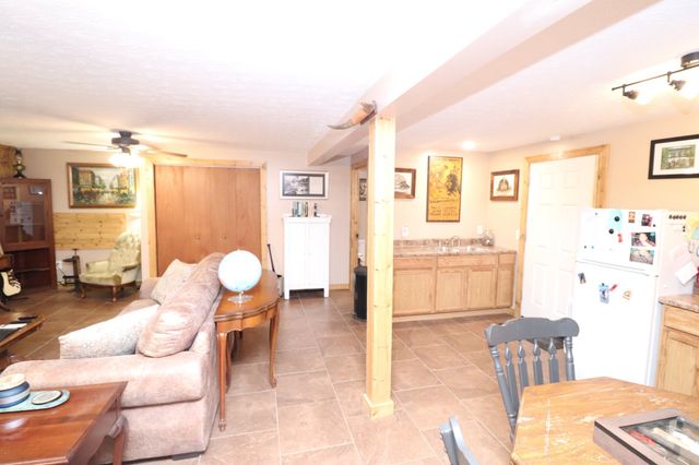 1000 Glasgow Branch Rd, Hartsville, TN 37074