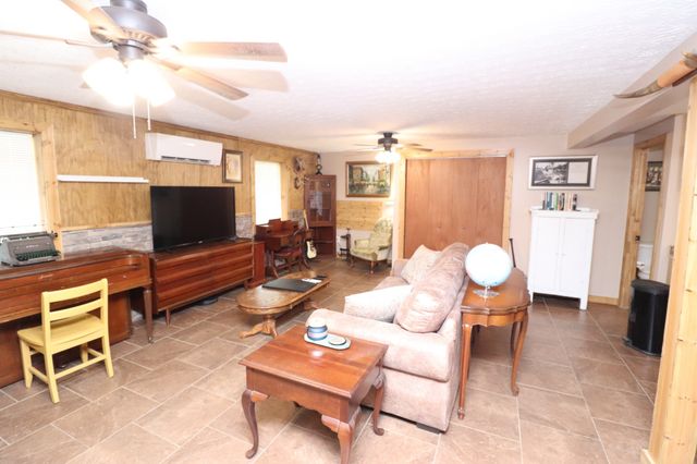 1000 Glasgow Branch Rd, Hartsville, TN 37074