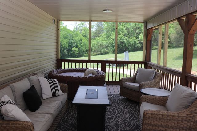 1000 Glasgow Branch Rd, Hartsville, TN 37074