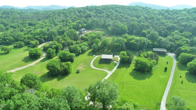 1000 Glasgow Branch Rd, Hartsville, TN 37074