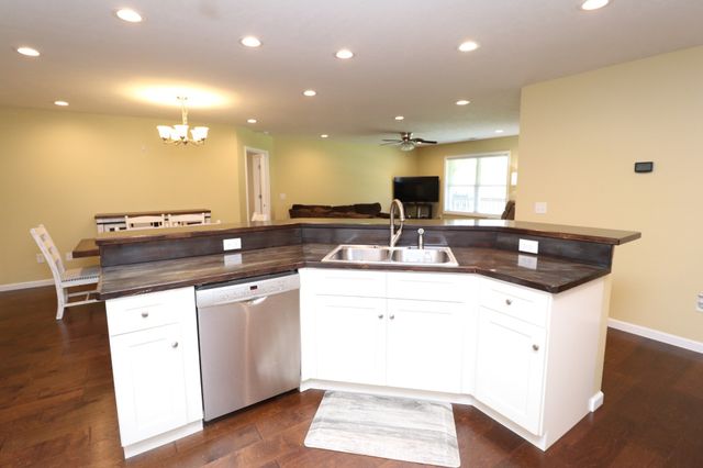 1000 Glasgow Branch Rd, Hartsville, TN 37074