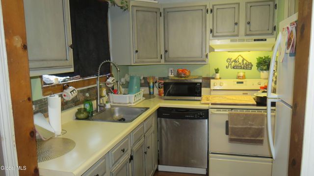 15 First Avenue, Broadalbin, NY 12025