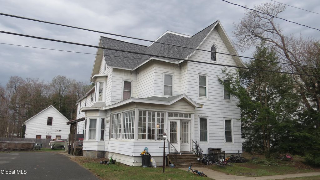 15 First Avenue, Broadalbin, NY 12025