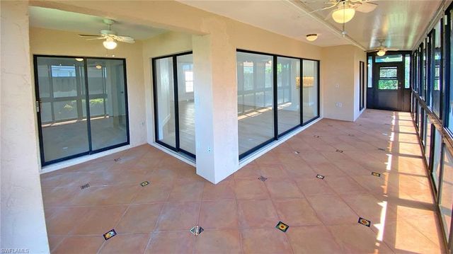 718 Reef Point CIR, Naples, FL 34108