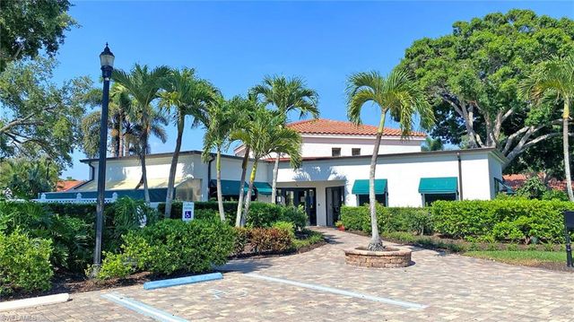 718 Reef Point CIR, Naples, FL 34108