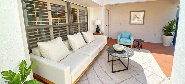 718 Reef Point CIR, Naples, FL 34108