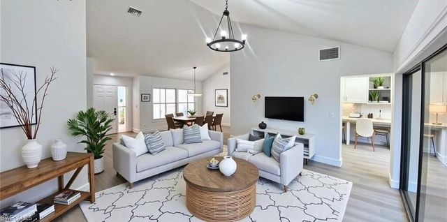 718 Reef Point CIR, Naples, FL 34108