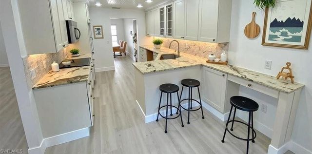 718 Reef Point CIR, Naples, FL 34108