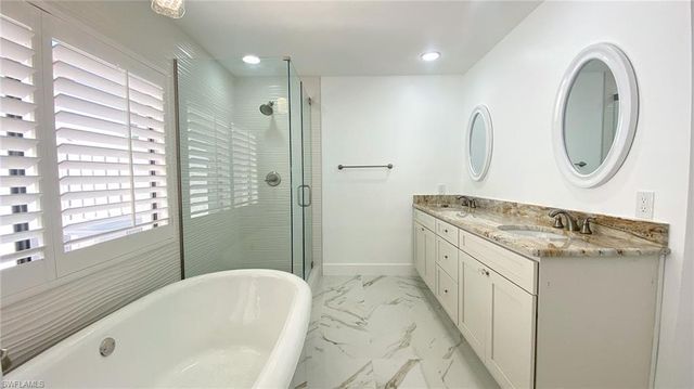 718 Reef Point CIR, Naples, FL 34108