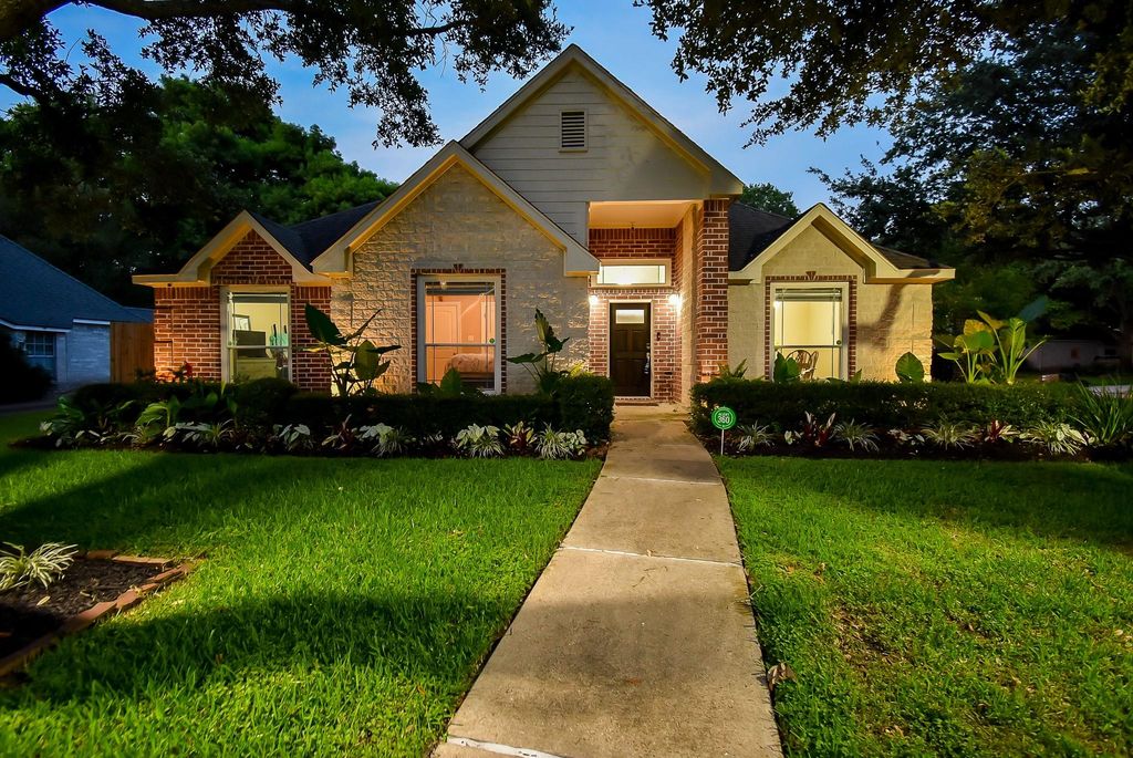 9102 S Pass Lane, Houston, TX 77064