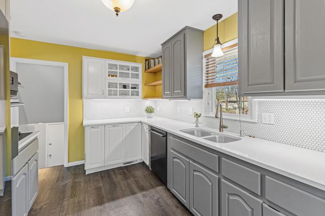 8180 Julianne Terrace, Golden Valley, MN 55427