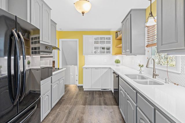 8180 Julianne Terrace, Golden Valley, MN 55427