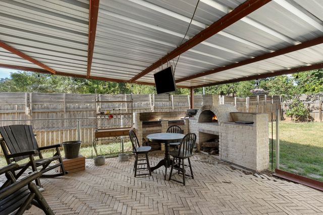 2402 Alaska Avenue, Dallas, TX 75216