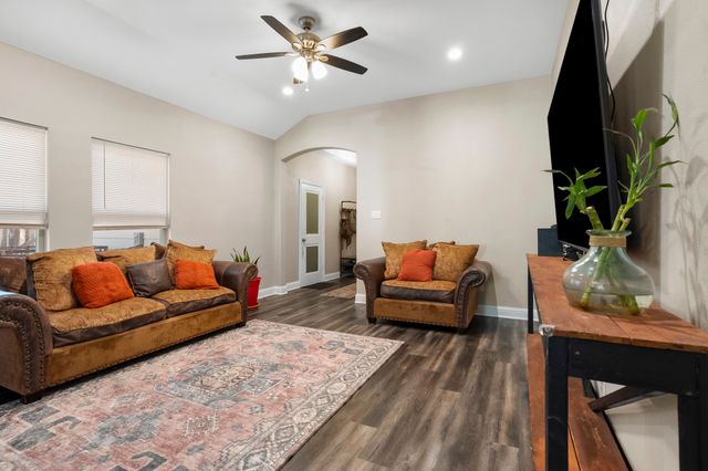 2402 Alaska Avenue, Dallas, TX 75216