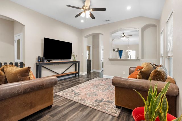 2402 Alaska Avenue, Dallas, TX 75216