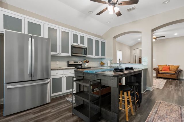 2402 Alaska Avenue, Dallas, TX 75216