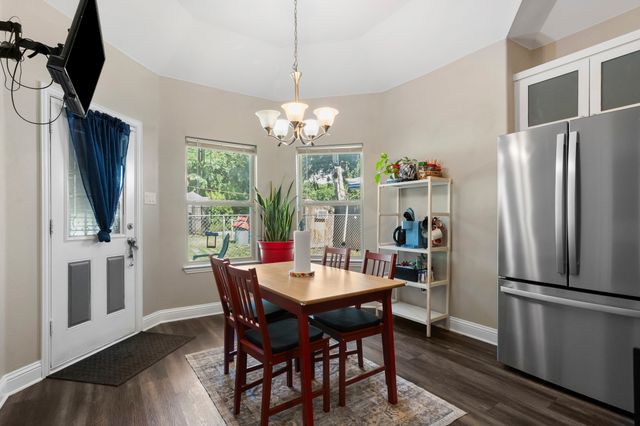 2402 Alaska Avenue, Dallas, TX 75216