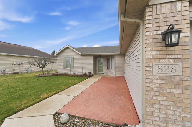 828 Amber Willow Way, Huntertown, IN 46748