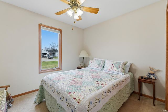 828 Amber Willow Way, Huntertown, IN 46748