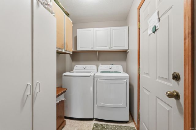 828 Amber Willow Way, Huntertown, IN 46748