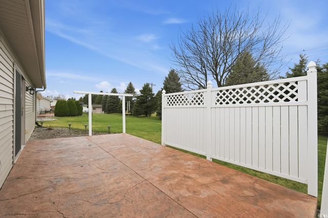 828 Amber Willow Way, Huntertown, IN 46748