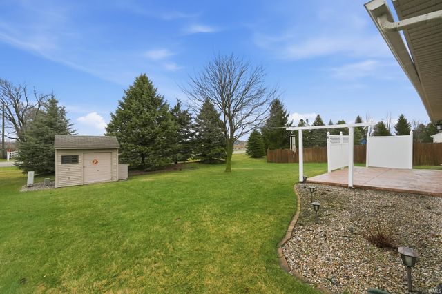 828 Amber Willow Way, Huntertown, IN 46748