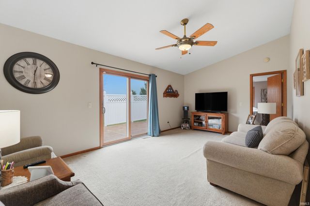 828 Amber Willow Way, Huntertown, IN 46748