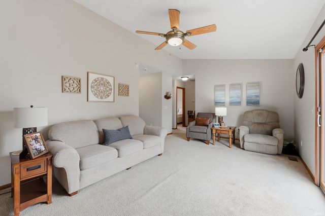 828 Amber Willow Way, Huntertown, IN 46748