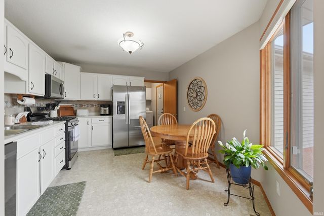 828 Amber Willow Way, Huntertown, IN 46748