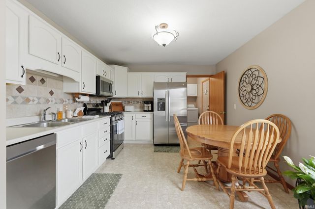 828 Amber Willow Way, Huntertown, IN 46748