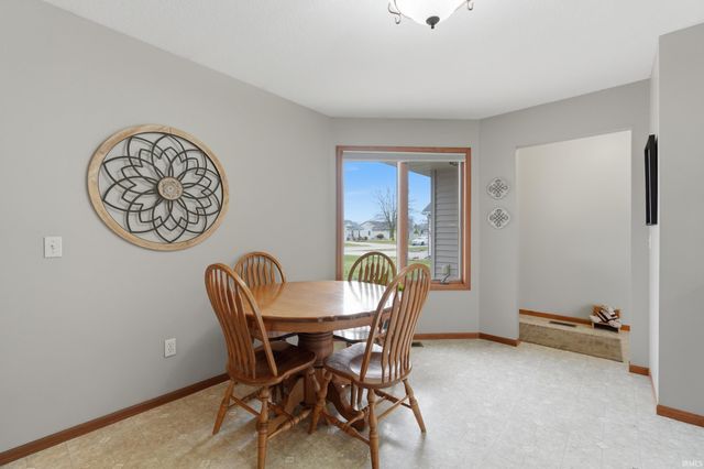 828 Amber Willow Way, Huntertown, IN 46748