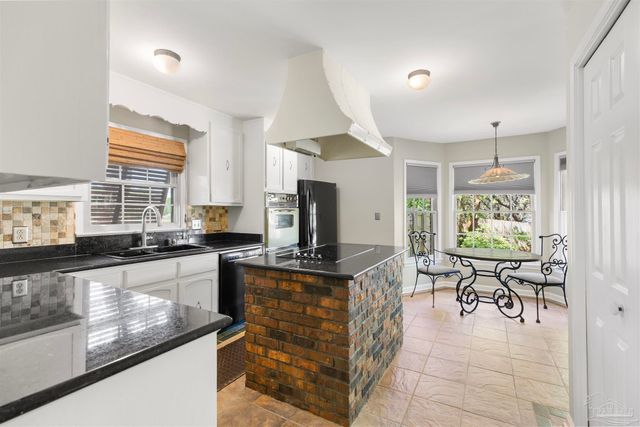 505 Bear Dr, Gulf Breeze, FL 32561