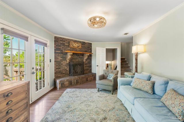 505 Bear Dr, Gulf Breeze, FL 32561
